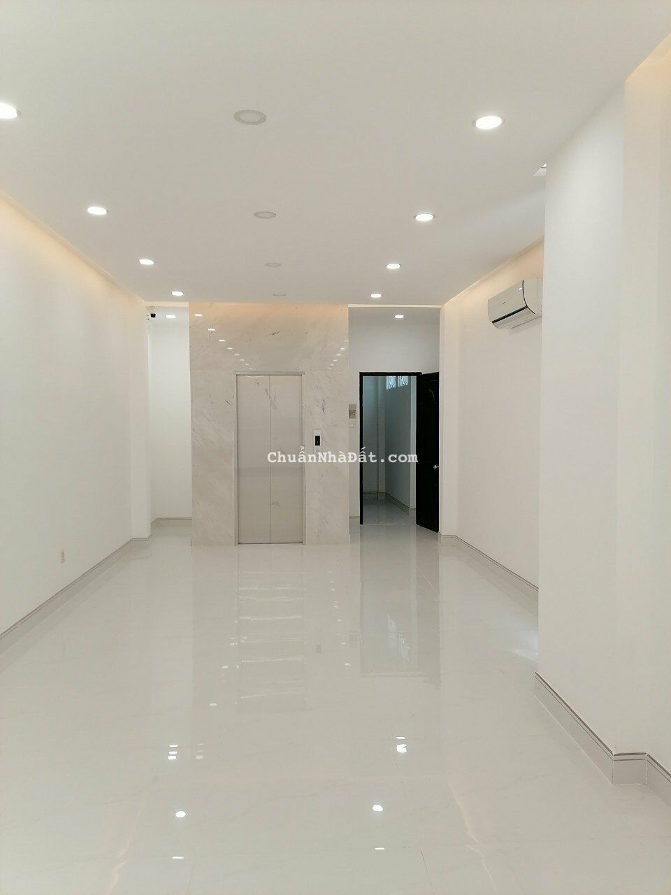 Cho thuê nhà mặt tiền Pasteur, Pvõ thị sáu, Q3. 1 trệt 5 lầu. 100tr