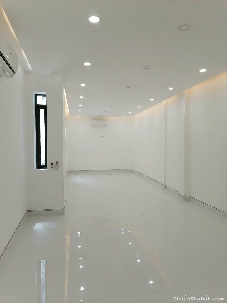 Cho thuê nhà mặt tiền Pasteur, Pvõ thị sáu, Q3. 1 trệt 5 lầu. 100tr