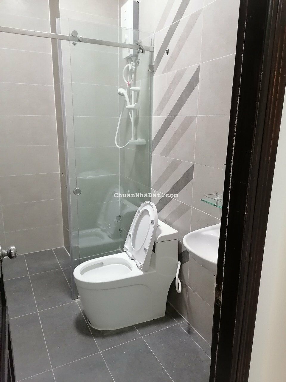 Cho thuê nhà mặt tiền Pasteur, Pvõ thị sáu, Q3. 1 trệt 5 lầu. 100tr