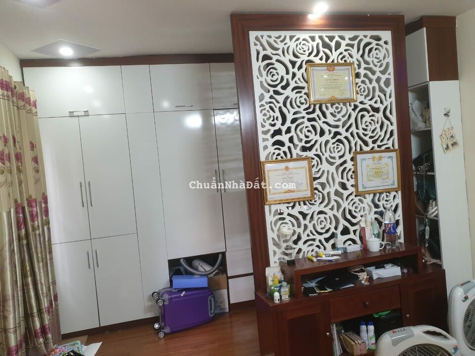 Cắt lỗ bán cực gấp nhà 5 tầng 1 tum Trần Cung, gần đường , gần ô tô, lô góc