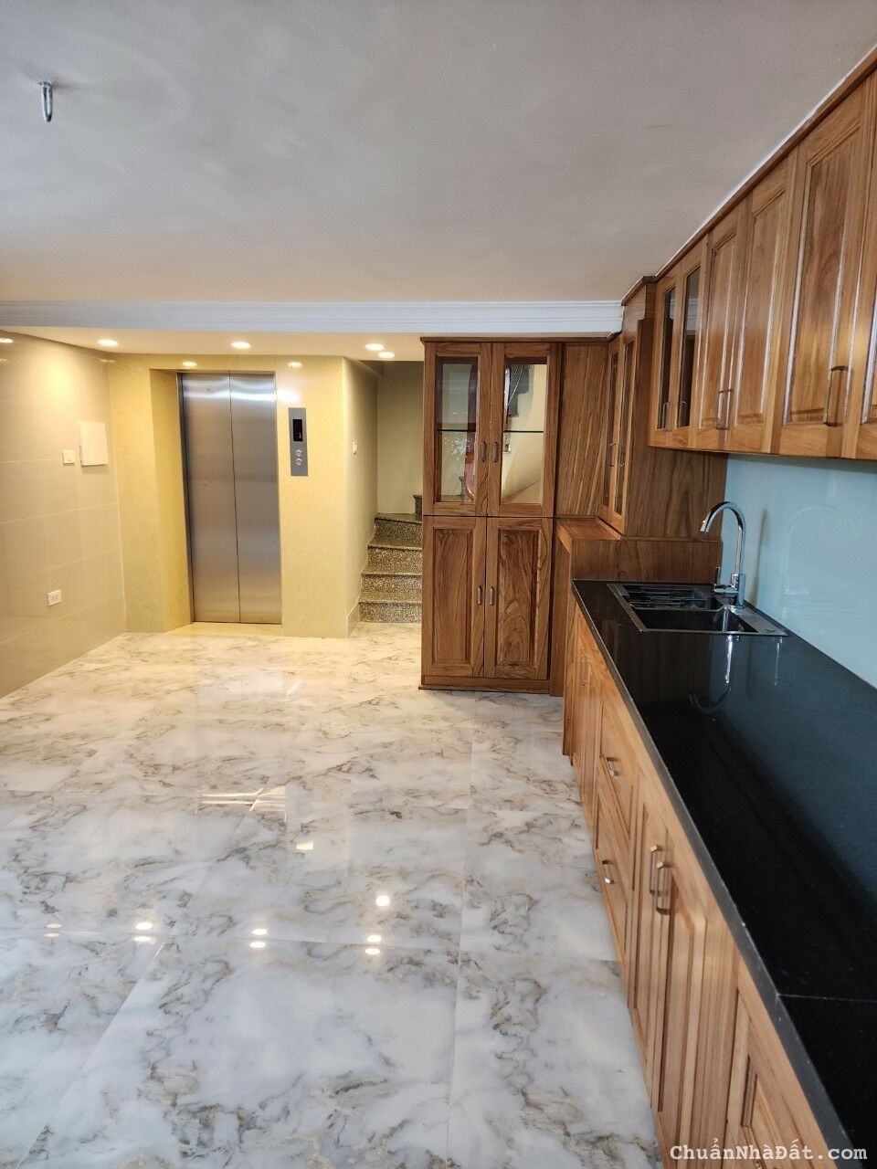 BÁN GẤP! Phương Mai Nhà đẹp - Ô tô tránh - Thang máy - Vỉa hè - 40m2 x 8 tầng chỉ 8 tỷ