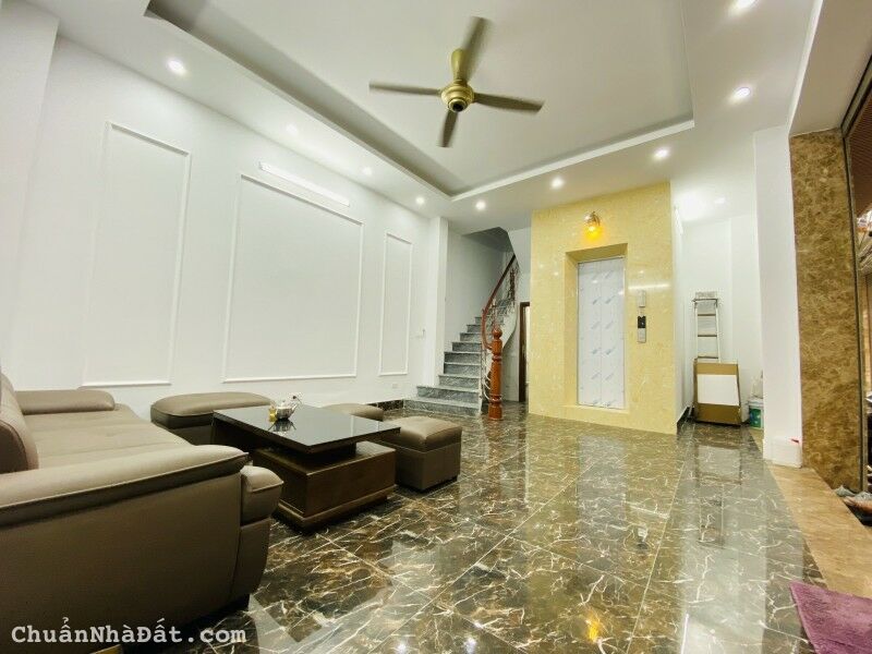 HOT! Thái Thịnh Nhà Mới, Phân Lô, Gara, Thang Máy 8 Tầng, DT 38m2, 5.5m mặt tiền hơn 8 tỷ HOT! Thái Thịnh Nhà Mới, Phân Lô, Gara, Thang Máy 8 Tầng, DT 38m2, 5.5m mặt tiền hơn 8 tỷ