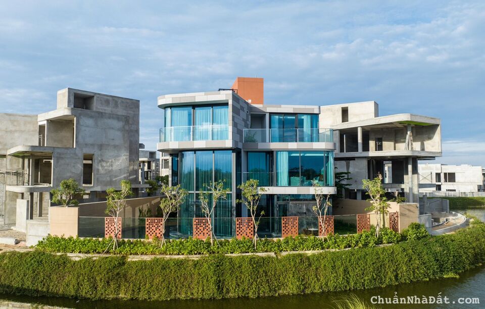 Phiên bản Limited 22 căn villas mặt sông 600m2 phân khu Elizabeth Regal Victoria - hỗ trợ vay LS 0% Phiên bản Limited 22 căn villas mặt sông 600m2 phân khu Elizabeth Regal Victoria - hỗ trợ vay LS 0%