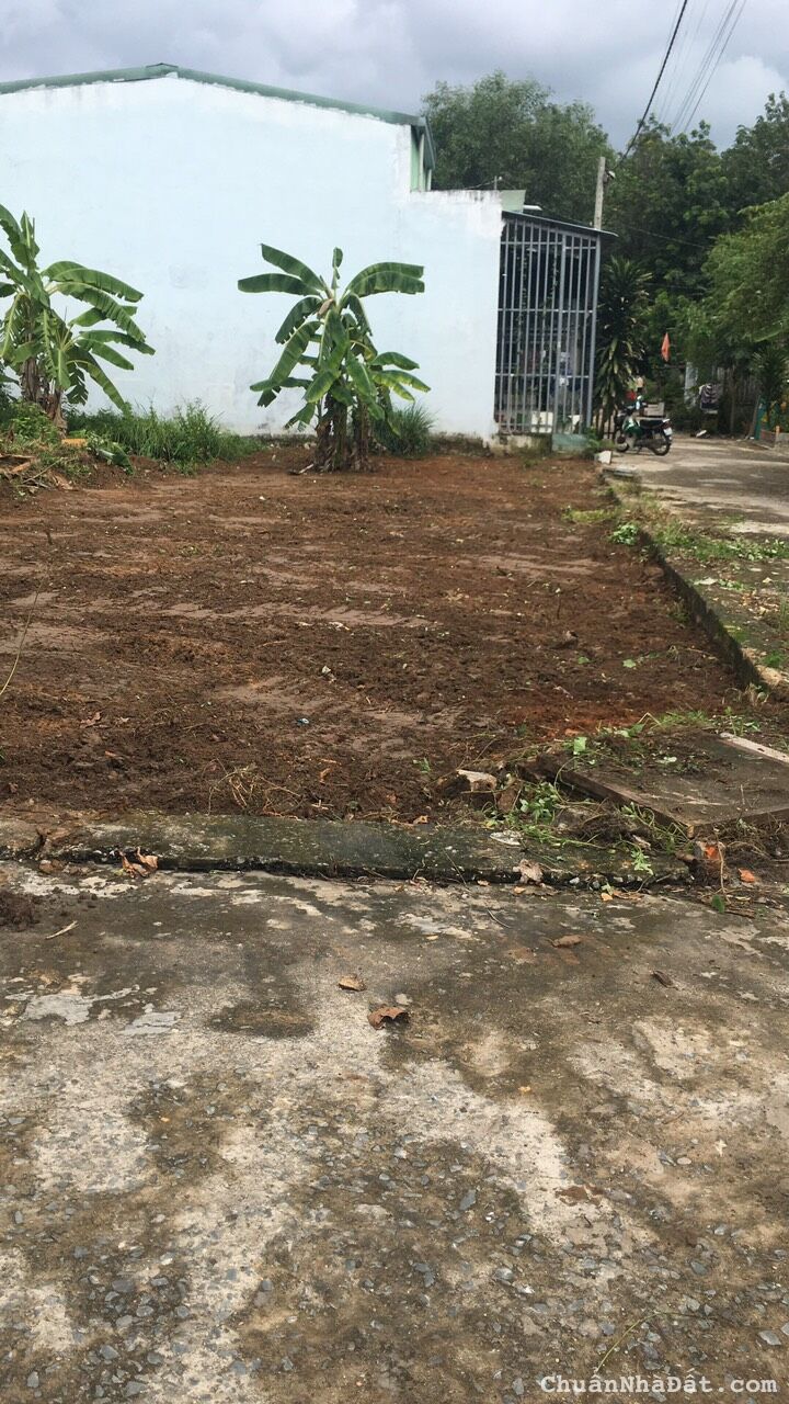 Vỡ nợ cần bán gấp lô góc 2 MT dân cư đông kín sát QL13. Vỡ nợ cần bán gấp lô góc 2 MT dân cư đông kín sát QL13.