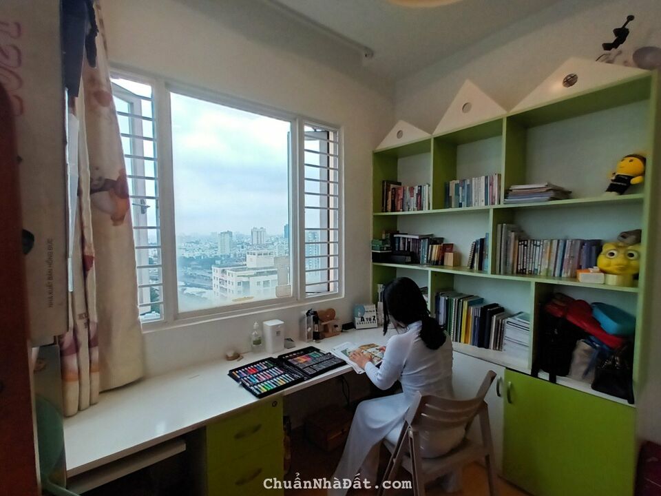 Cần bán CHCC Khánh Hội 2, Q.4, căn góc 100m2, 3Pn, 2WC, giá 4 tỷ