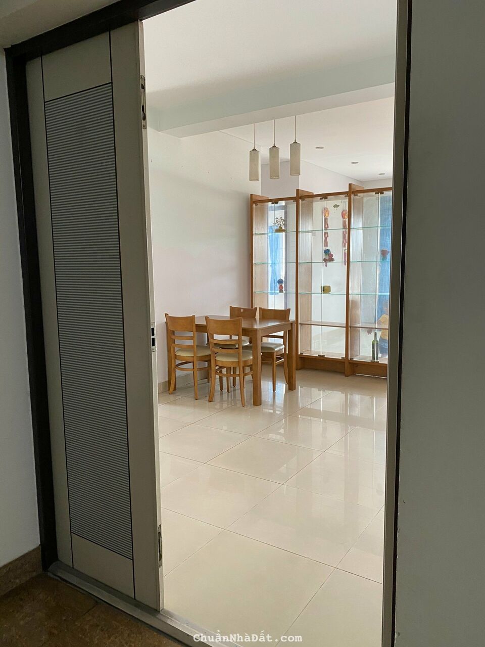 cho thuê CHCC Sao mai Q.5, 94m2, 2Pn, 2 tollet