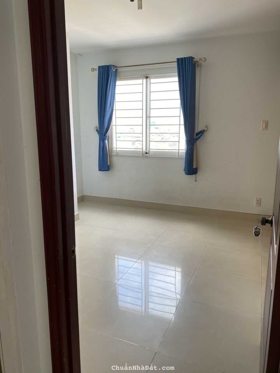 Cần cho thuê CHCC Sao Mai, Q.5, 97m2, 2Pn, 2WC, nội thất cơ bản, giá 14tr/tháng