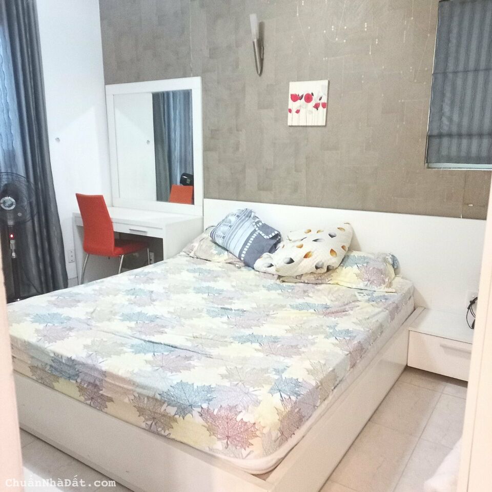 Cho thuê CHCC Hùng Vương Plaza, Quận 5: 120m2, 3PN, 3 tollet, Đầy Đủ Nội thất