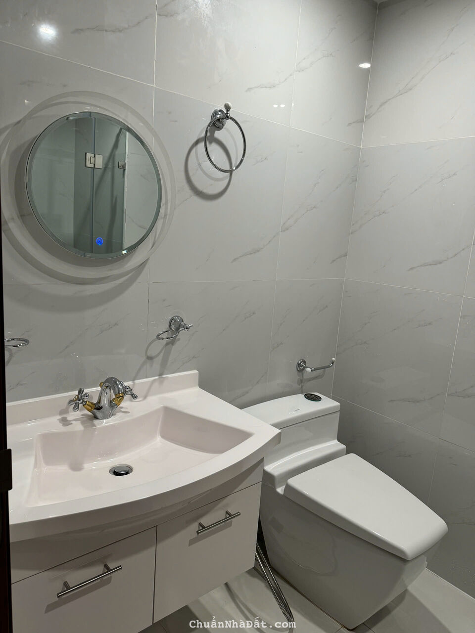 cho thuê CHCC Leman Q.3, 150m2, 2Pn, 2 tollet, nội thất như hình