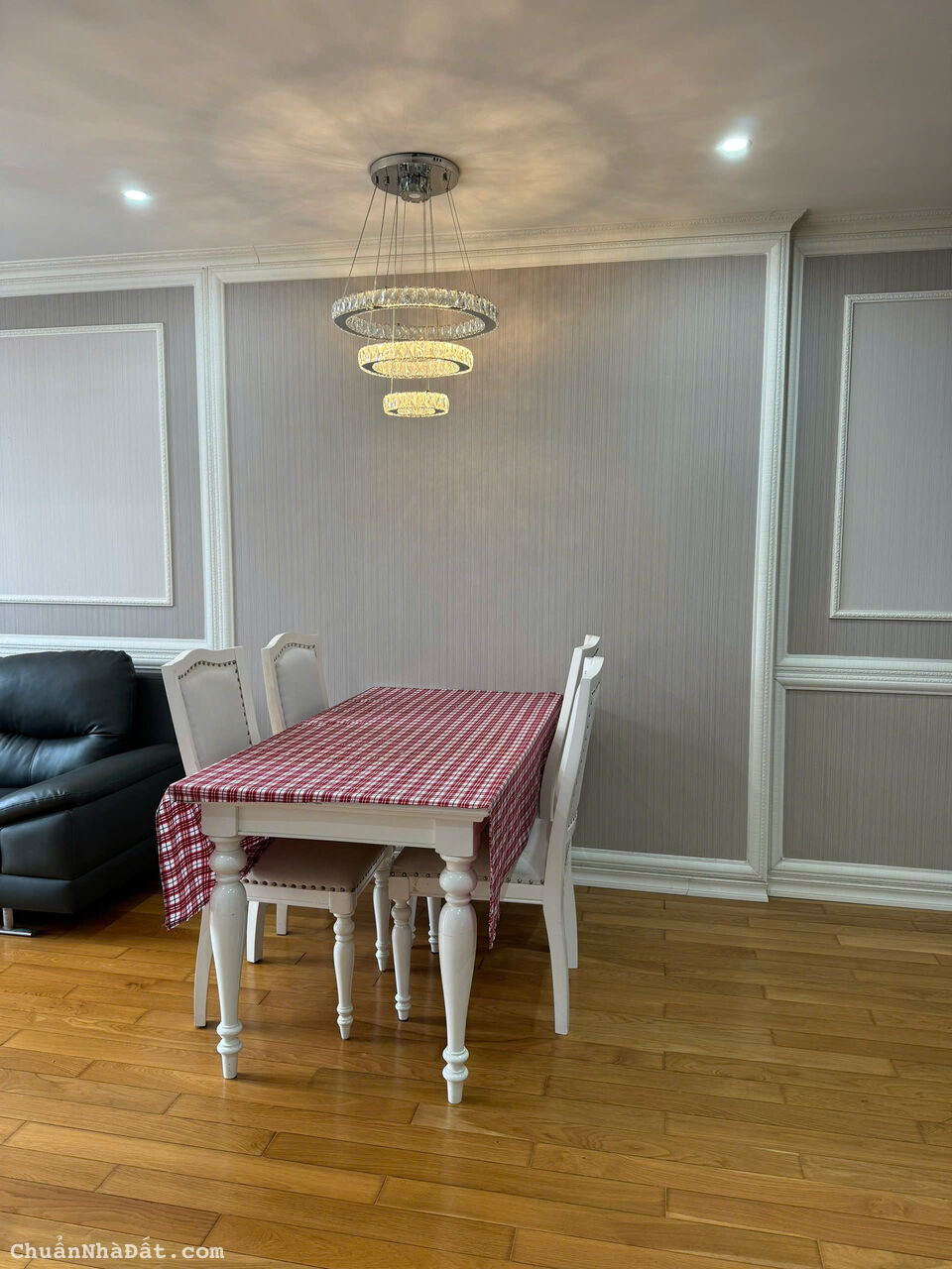 cho thuê CHCC Leman Q.3, 150m2, 2Pn, 2 tollet, nội thất như hình