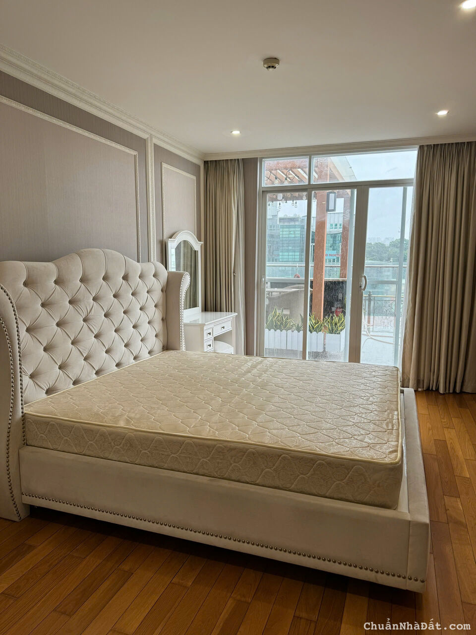 cho thuê CHCC Leman Q.3, 150m2, 2Pn, 2 tollet, nội thất như hình