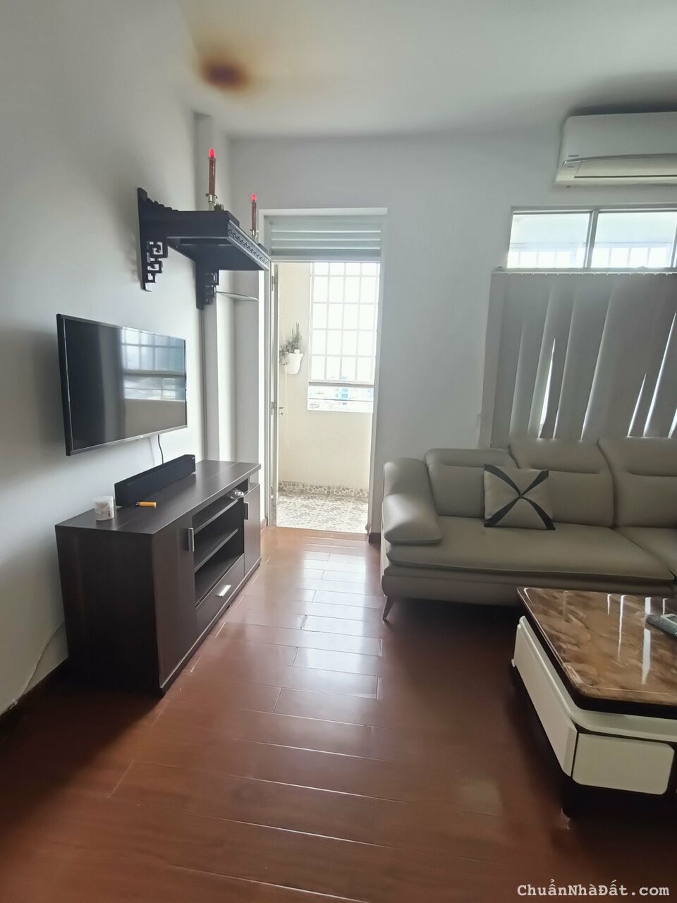 CHo thuê CHCC 109 NGuyễn Biểu, Q5, 2Pn, 1WC NT có máy lạnh, máy giặt