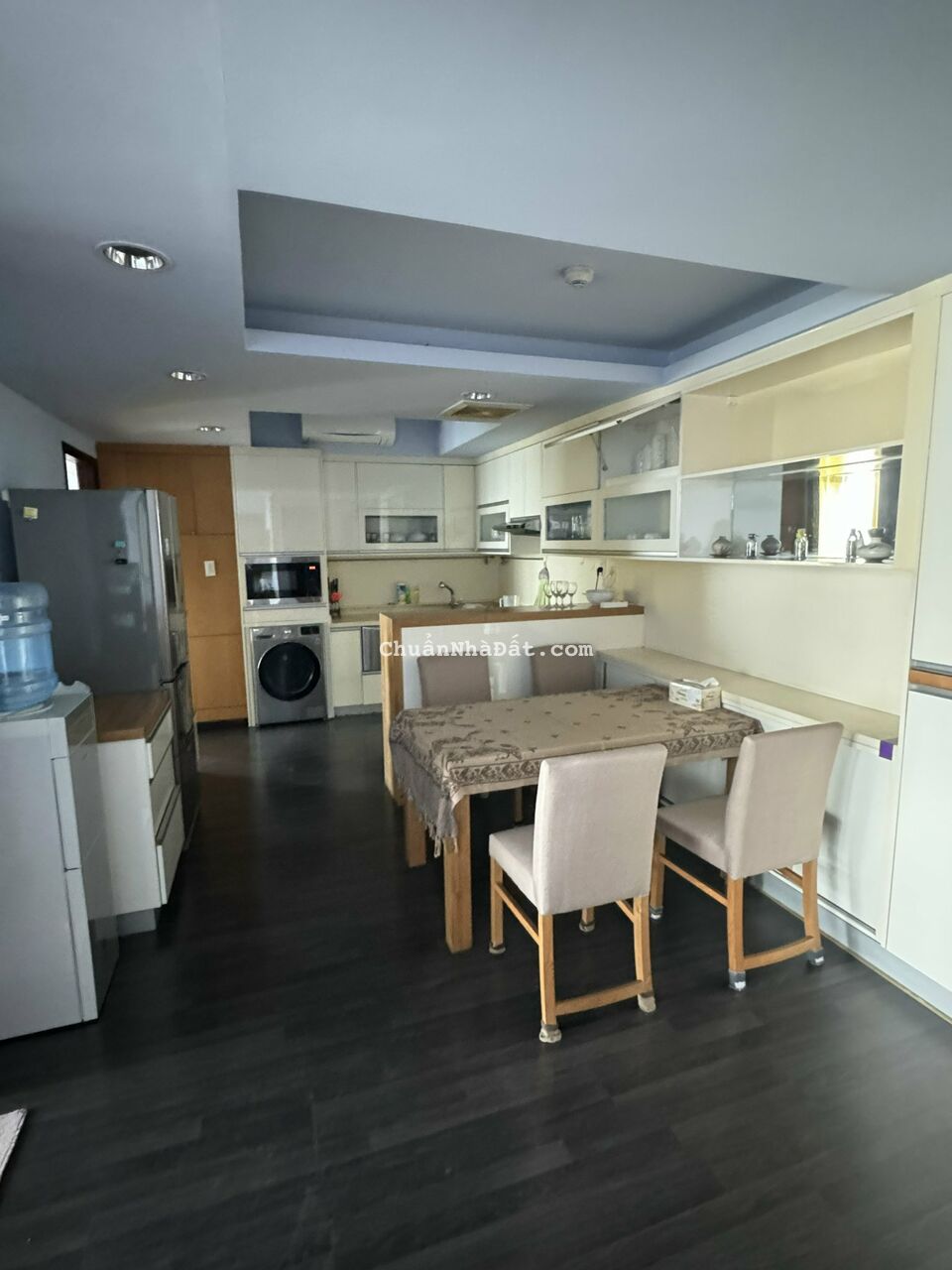 Cho thuê CHCC Sailing Tower, Quận 1. 100m², 2PN, 2WC, Full nội thất