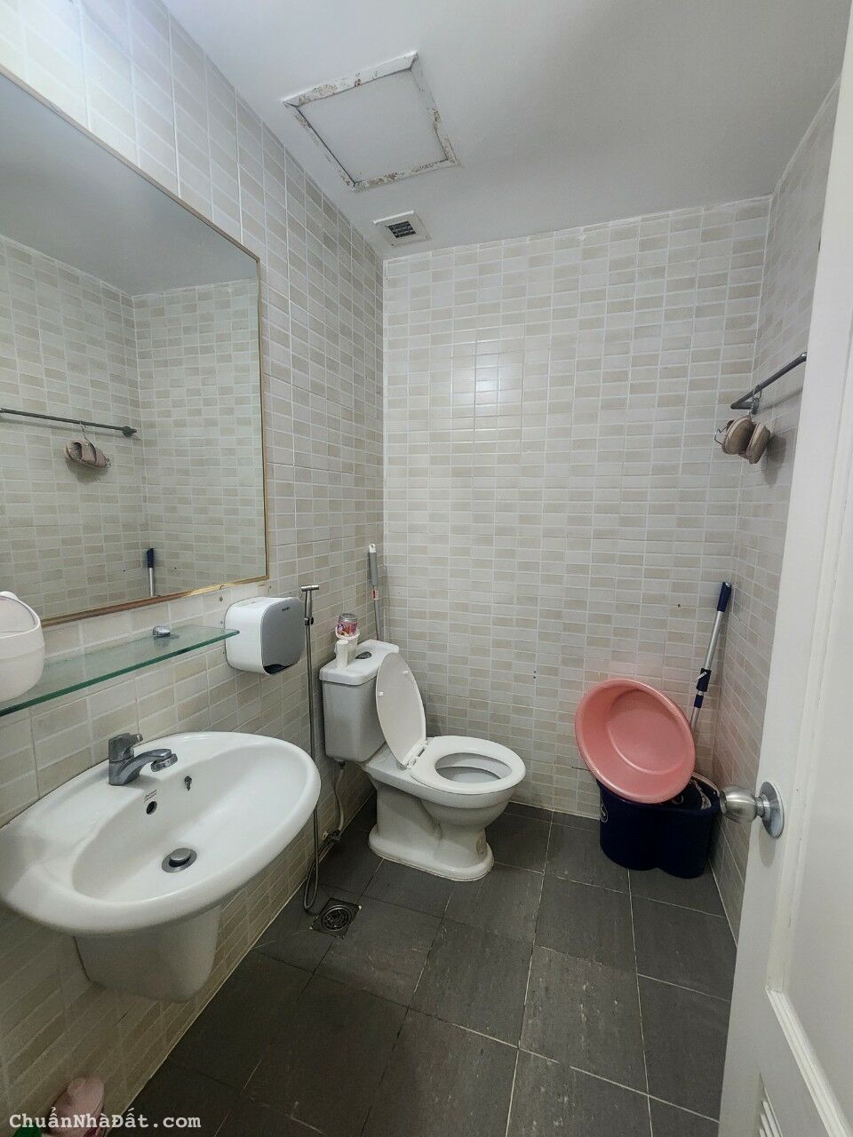 Cho thuê CHCC Screc Tower 974 Trường Sa Q.3, 80m2, 2PN, 2WC, nhà trống Cho thuê CHCC Screc Tower 974 Trường Sa Q.3, 80m2, 2PN, 2WC, nhà trống