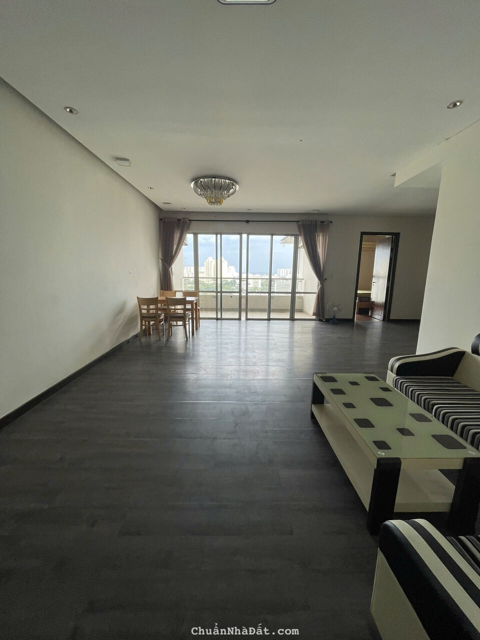 Cho thuê CHCC The Everich 1, Quận 11, 161m2, 3Pn ,3WC, full nội thất Cho thuê CHCC The Everich 1, Quận 11, 161m2, 3Pn ,3WC, full nội thất