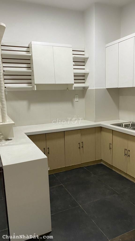 Cần cho thuê CHCC Tân Phước, Q.11, 105m2, 3Pn ,2WC nhà trống, giá 18tr