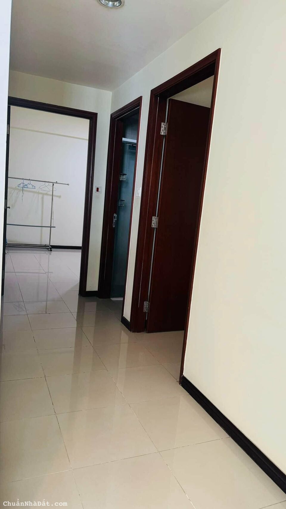 Cho thuê CHCC Tản Đà Quận 5, DT 100m2, 3PN, 2tollet, full NT như hình Cho thuê CHCC Tản Đà Quận 5, DT 100m2, 3PN, 2tollet, full NT như hình