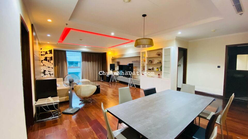 Cho thuê CHCC Vinhomes Đồng Khởi Q.1 160m2 3Pn 2WC, đầy đủ nội thất