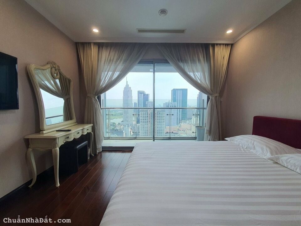 CHO THUÊ căn hộ Vincom Center - Đường đồng khởi,Quận 1 : -	Diện tích 160m2, 3PN, 2 tollet, Full NT
