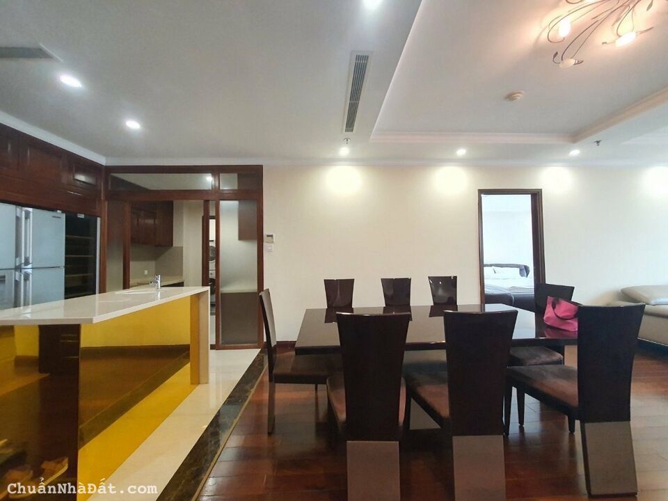 CHO THUÊ căn hộ Vincom Center - Đường đồng khởi,Quận 1 : -	Diện tích 160m2, 3PN, 2 tollet, Full NT