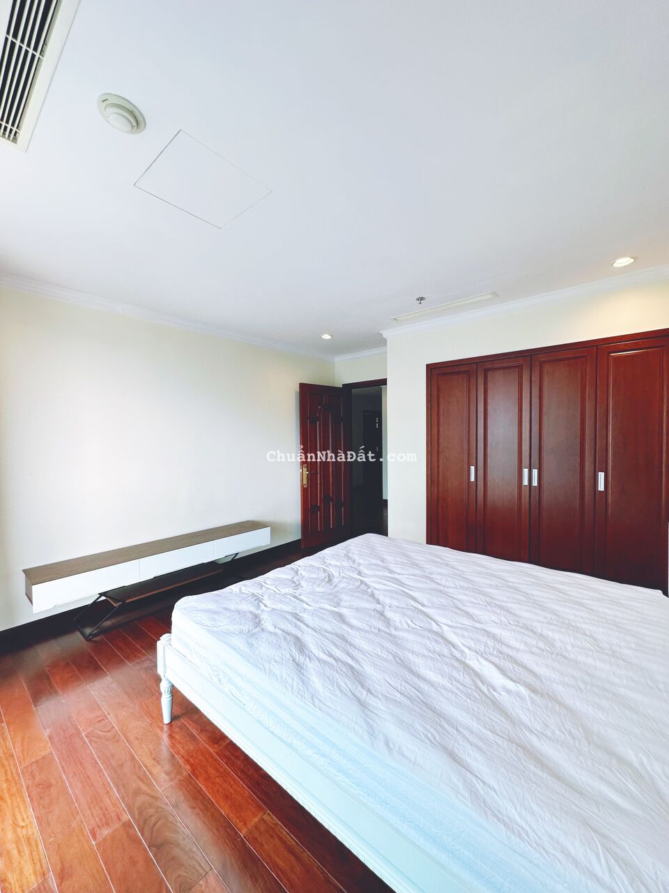 Cho thuê căn hộ Vincom Center Đồng Khởi, Quận 1, 163m2, 3Pn, 2wc, full nội thất