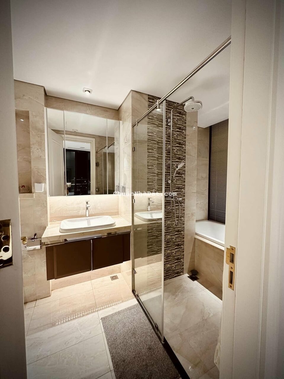 Cần cho thuê CHCC Vinhome Golden River, Q.1, 120m2, 3Pn, 2WC, full NT