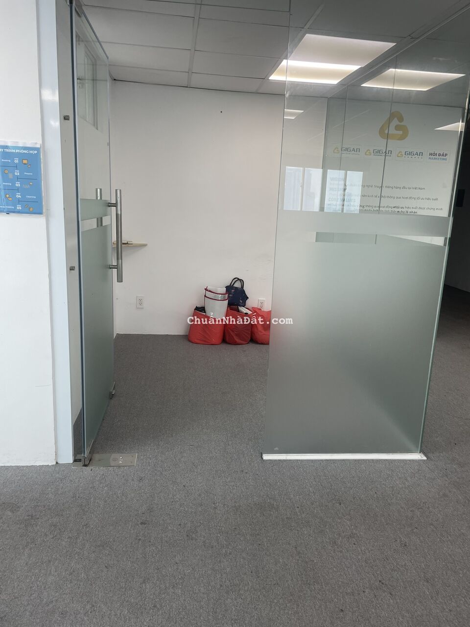 Cho thuê văn phòng ở toà nhà International Plaza, số 343 Phạm Ngũ Lão, Quận 1: 155m2, như hình