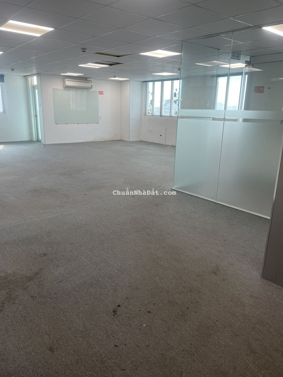 Chính chủ cho thuê VP International Plaza Quận 1, 155m2, giá 35tr/th Chính chủ cho thuê VP International Plaza Quận 1, 155m2, giá 35tr/th