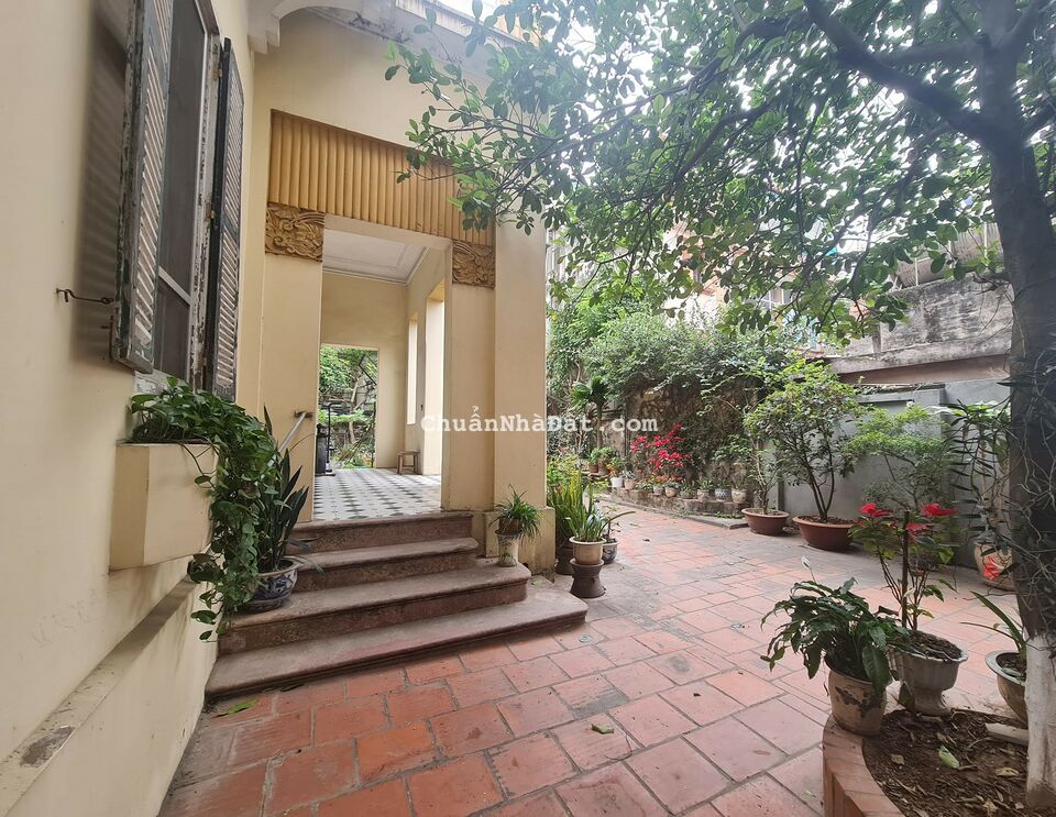 Bán Biệt thự đường Võng Thị, Tây Hồ, diện tích170m2 mặt tiền khủng 26m giá 47.5 tỷ