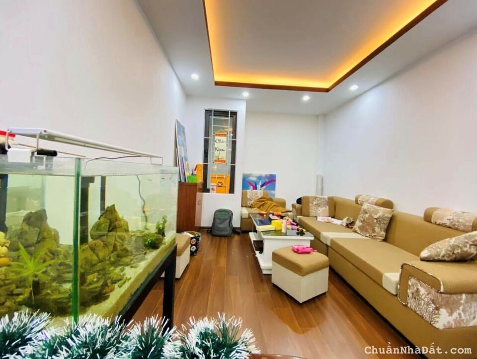 Chính Chủ Bán nhà Ngõ 603 Lạc Long Quân, Tây Hồ, Ô tô, 40m2 giá 5.65 tỷ Chính Chủ Bán nhà Ngõ 603 Lạc Long Quân, Tây Hồ, Ô tô, 40m2 giá 5.65 tỷ