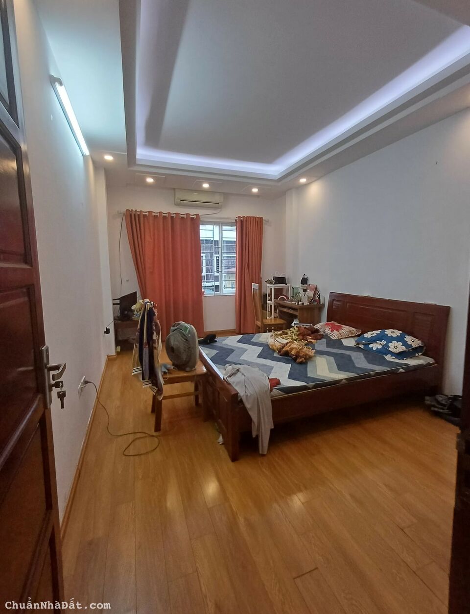 Bán nhà Lạc Long quân, tây hồ, 43m2 Ngõ 4m Không Đối Nhà, 4 tầng, 5.7 tỷ 