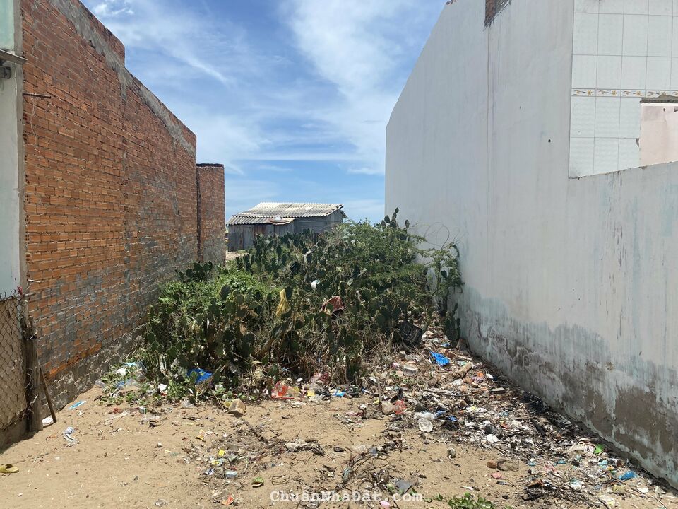 Đất ở tại mặt tiền biển. 80m2 xây dựng tự do. SHR chính chủ