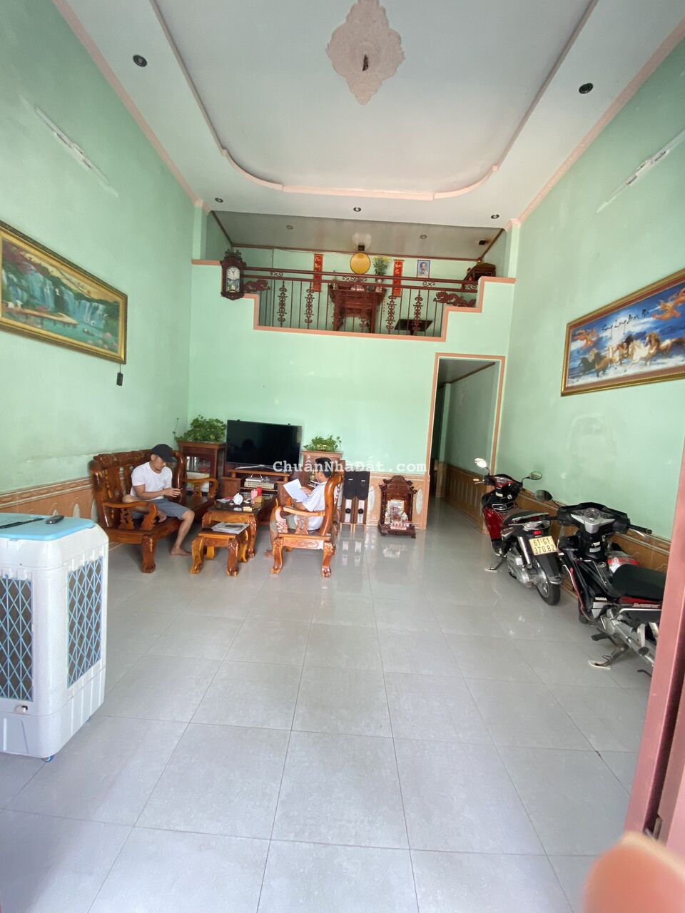 Trả nợ ngân hàng vợ chồng cần bán căn nhà sổ riêng,gần chợ,dân đông.