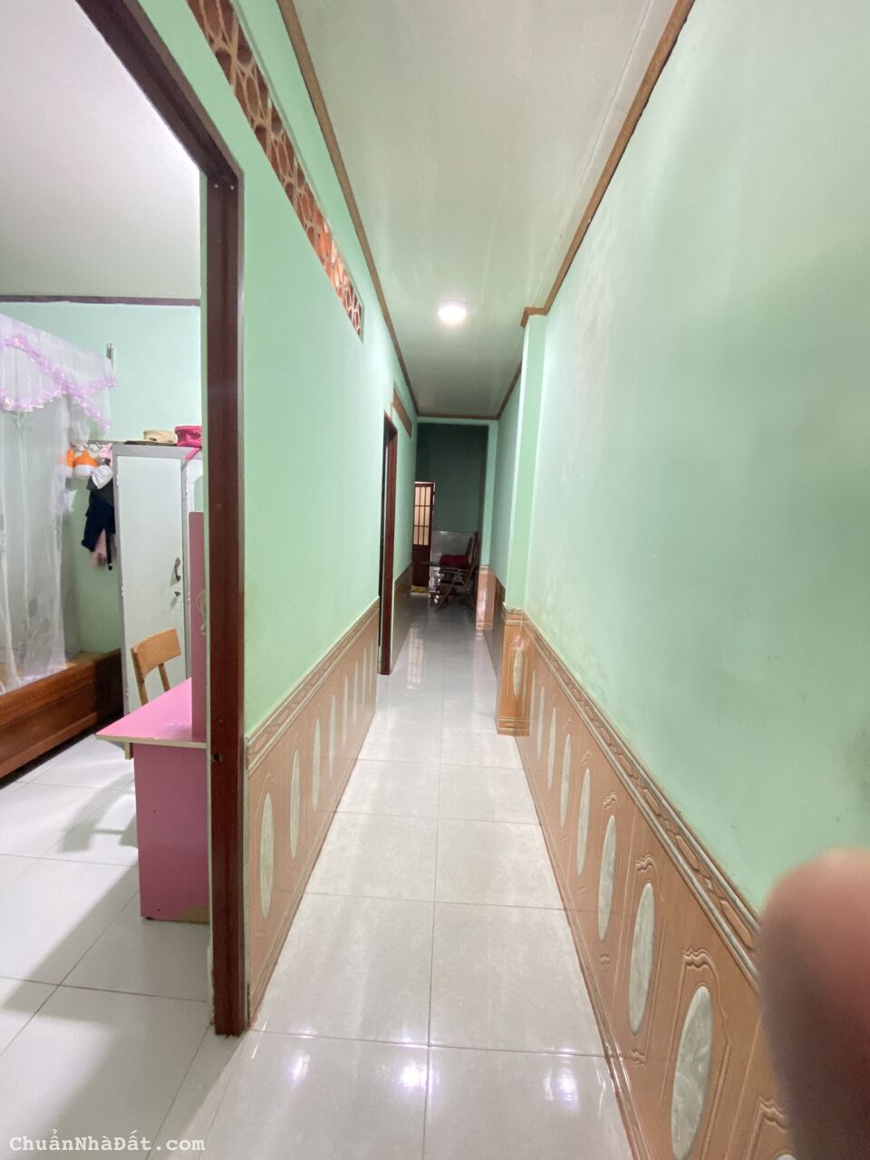 Trả nợ ngân hàng vợ chồng cần bán căn nhà sổ riêng,gần chợ,dân đông.