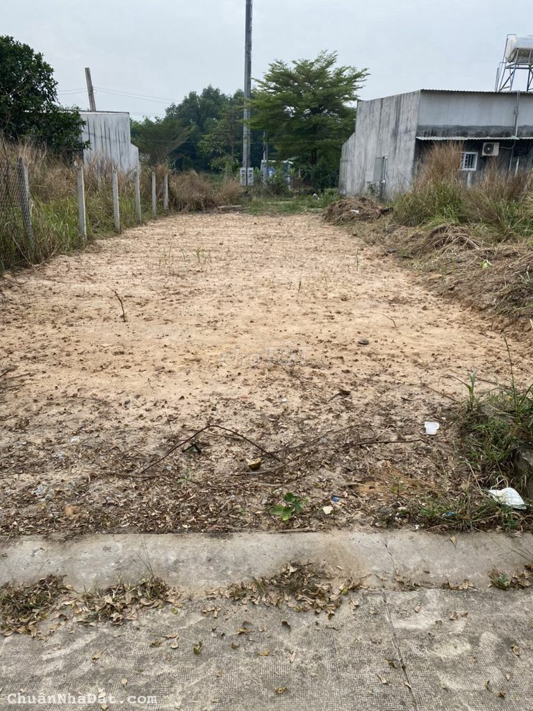 Cần bán nhanh 2 lô đất ngay chợ gần trường giá chỉ 920tr/105m2