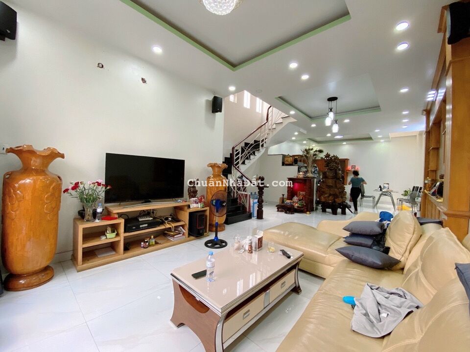 Vỡ nợ bán gấp nhà cũ 1L đường Lê Lợi Q.GV  64m2 chỉ 955tr gần chợ Gò Vấp sổ riêng LH Yên 0906694301