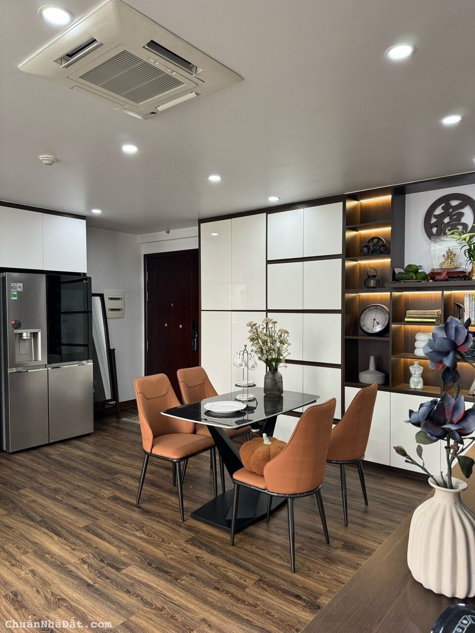 Nhượng lại căn hộ VIEW HỒ đẹp - 97m2 - 3PN - tòa C6 - Vinhomes D'Capitale - 10 tỷ bao thuế phí Nhượng lại căn hộ VIEW HỒ đẹp - 97m2 - 3PN - tòa C6 - Vinhomes D'Capitale - 10 tỷ bao thuế phí