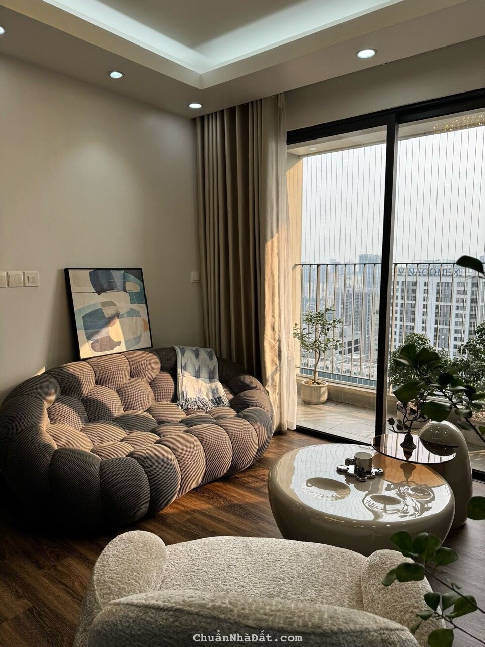 Nhượng lại căn hộ VIEW HỒ đẹp - 97m2 - 3PN - tòa C6 - Vinhomes D'Capitale - 10 tỷ bao thuế phí Nhượng lại căn hộ VIEW HỒ đẹp - 97m2 - 3PN - tòa C6 - Vinhomes D'Capitale - 10 tỷ bao thuế phí