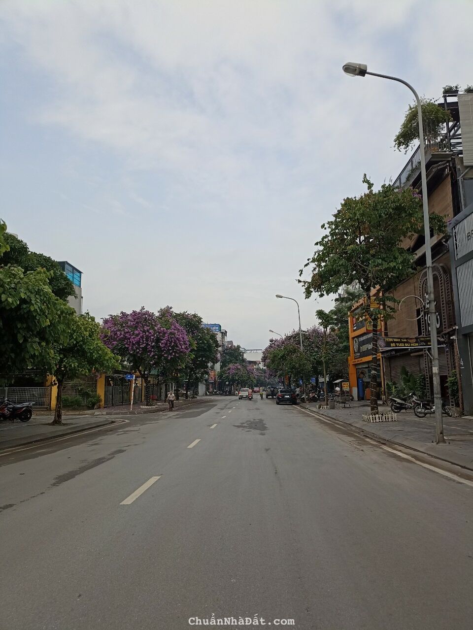 Gia đình cần bán gấp mảnh đất 45m2 x 4m MT, Mặt phố Phường Việt Hưng, Vỉa hè, KD. Gia đình cần bán gấp mảnh đất 45m2 x 4m MT, Mặt phố Phường Việt Hưng, Vỉa hè, KD.