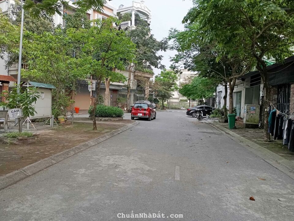 Bán đất phân lô đầu phố Phúc Lợi, 76m2, đường 17m, vỉa hè, view vườn hoa, chỉ 145tr/m2.