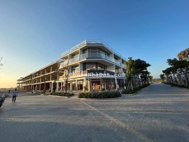 Bán nhà phố 1 trệt 2 lầu 1 sân thượng tại Phan Thiết, khu nghĩ dưỡng 5* Thanh Long Bay, chiết khấu 