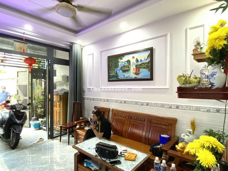 Nhà hẻm 3m, Phạm Văn Hai, 3.7 x 13m, 2PN, chỉ 5.4 tỷ, Tân Bình