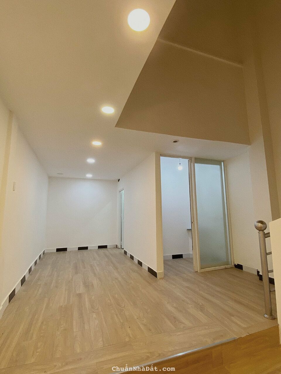 Cho thuê Mặt tiền đường Nguyễn Đình Chiểu, Phường 4, Quận 3. DT: 4x18  Giá: 60tr/tháng còn TL