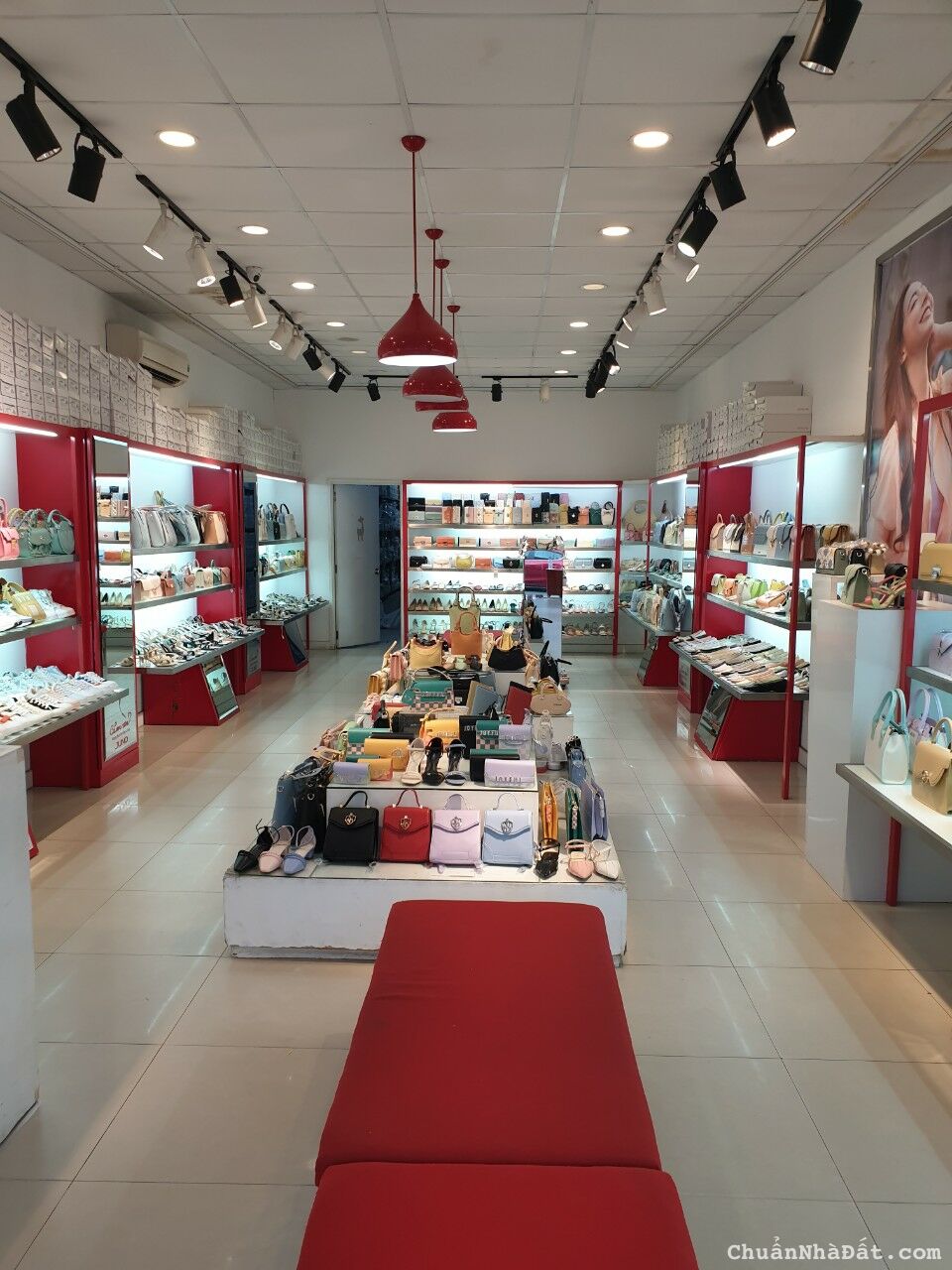 Cho thuê Mặt tiền đường Nơ Trang Long, Phường 13, Quận Bình Thạnh.  DT: 4x20 nở hậu 50m2 200m2  Kết