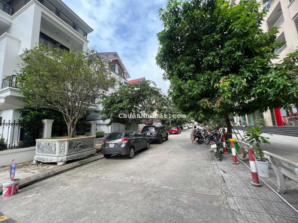 BIỆT THỰ INTRACOM TRUNG VĂN, 5 XUẤT NGOẠI GIAO GIÁ CỰC TỐT