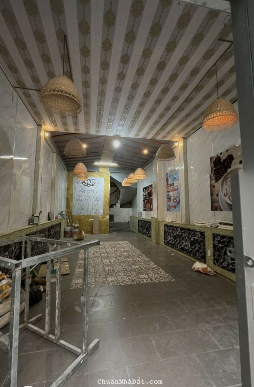 CHO THUÊ MẶT BẰNG KINH DOANH TẠI LÊ THÁNH TÔN QUẬN 1 CHỈ 20TR/THÁNG, DT 4,4X15M