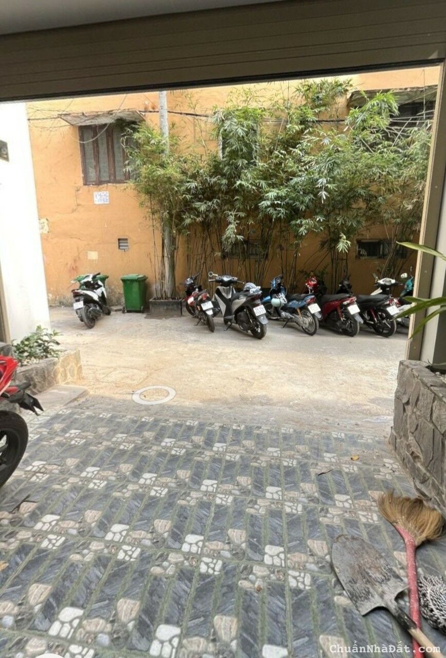 CHO THUÊ MẶT BẰNG KINH DOANH TẠI LÊ THÁNH TÔN QUẬN 1 CHỈ 20TR/THÁNG, DT 4,4X15M