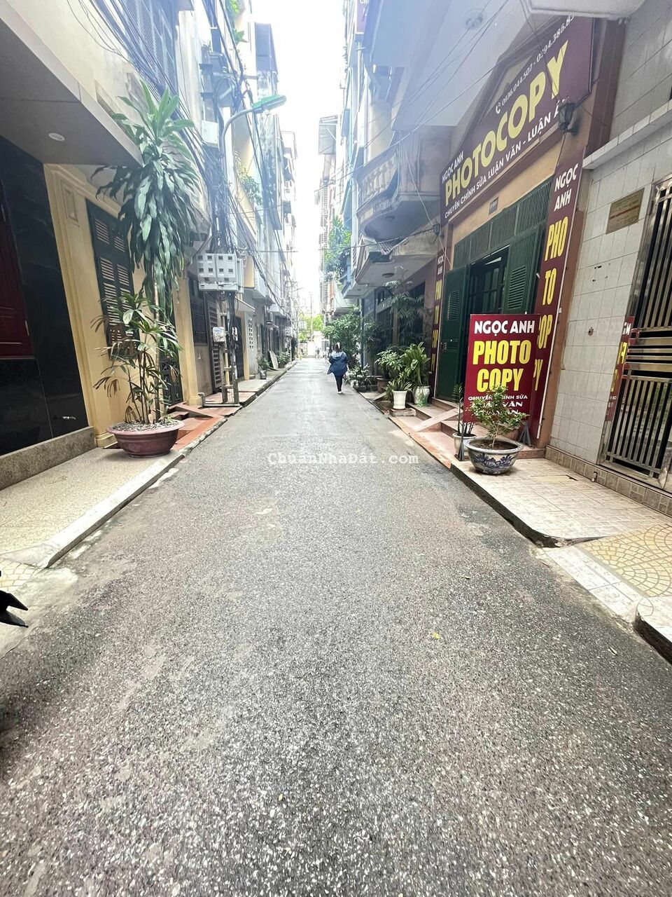 Cần bán Nhà ngõ Trần Quốc Hoàn. Diện tích 41m², ô tô tránh. Giá 9.4 Tỷ