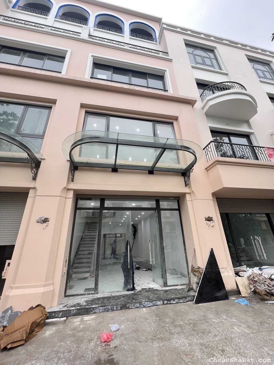 Cho thuê biệt thự shophouse hoàn thiện hai tầng có nội thất cơ bản giá chỉ 7tr liên hệ: 0981996532