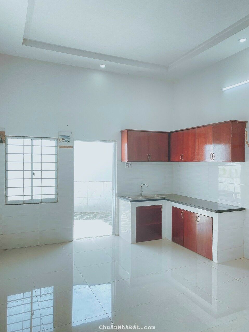 Bán nhà phố liền kề ở liền,trệt,1 lầu,sổ hồng riêng,100m2,giá bán 2,2 tỷ tl 